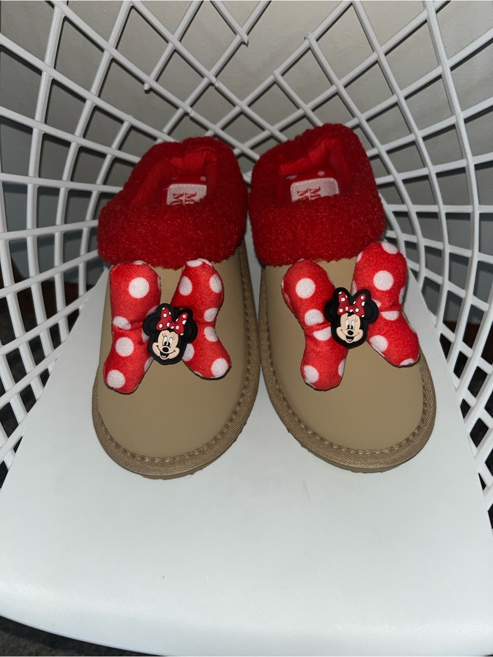 Kohl's Kids Minnie Mouse Tan Slippers with Red Polka Dot Bows